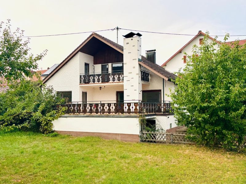 Freistehendes Einfamilienhaus mit vielen Möglichkeiten – Ihr neues Zuhause wartet!